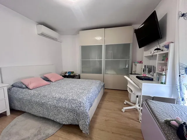 Casa adosada en esquina con piscina privada, jardín y vistas a la Bahía de Málaga — 50