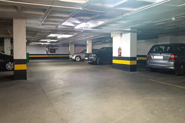 Plaza de Garaje con acceso directo desde ascensor en Avenida de Burgos. — 4