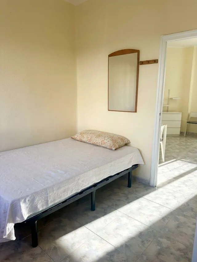 Oportunidad Única en València: Acogedor Piso de 3 habitaciones — 8