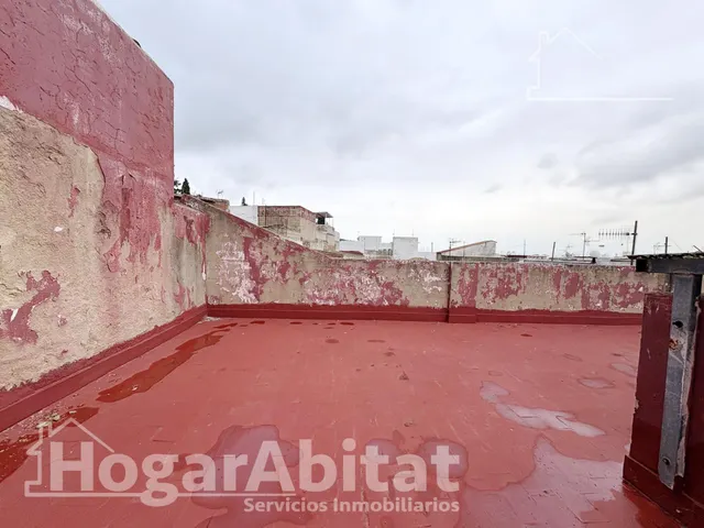 AMPLIA CASA PARA REFORMAR CON GARAJE Y TERRAZA EN EL CENTRO — 50