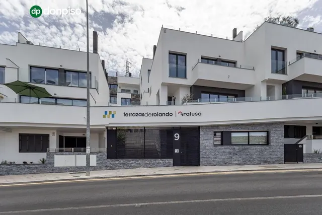 Estudio de reciente construcción con piscina, garaje y zonas comunes en Granada — 15
