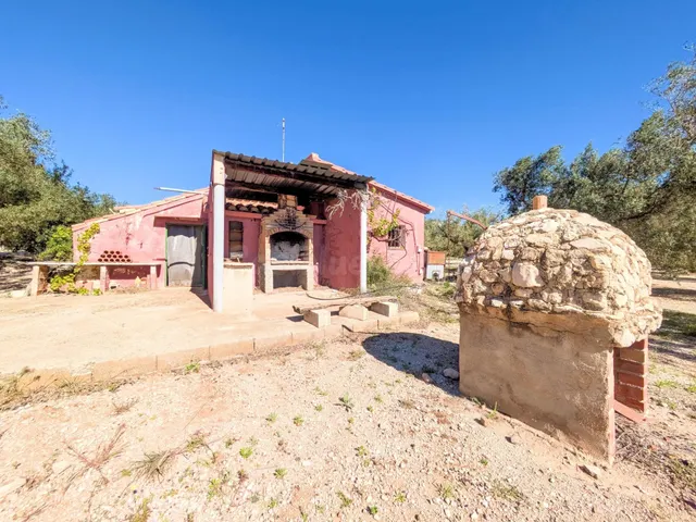 FINCA RÚSTICA CON OLIVOS Y CASA DE CAMPO EN MAS DE BARBERANS