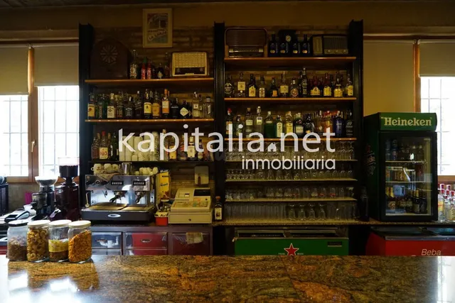 Bar en la emblemática población de Bocairent. — 5