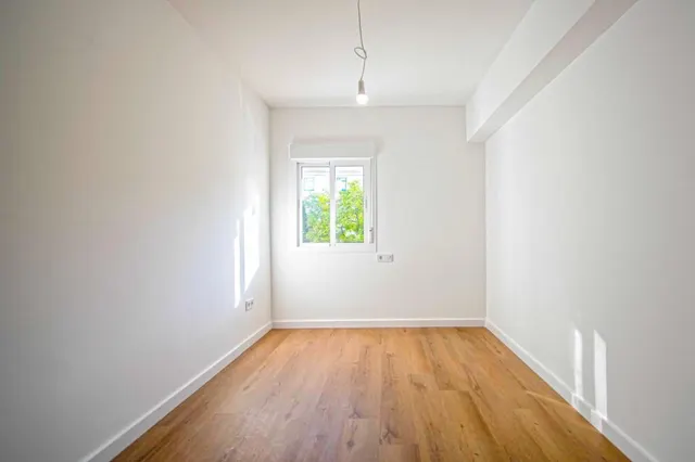 Estupendo piso en Polígono San Pablo, en calle Juan Espantaleón, junto Avda Villas de Cuba!! — 15