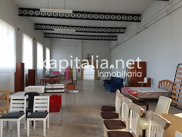 Local en Venta en primera linea de carretera en Bocairent. — 3