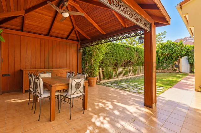 Chalet independiente a 100 m del mar con jardín y piscina en Cabo de las Huertas. — 19