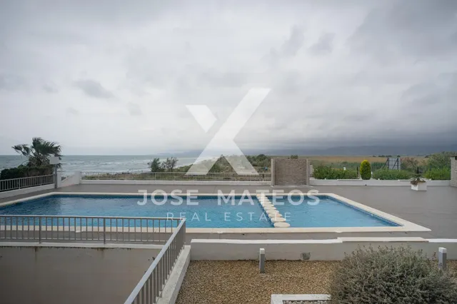 PISO EN PRIMERA LÍNEA DE PLAYA — 27
