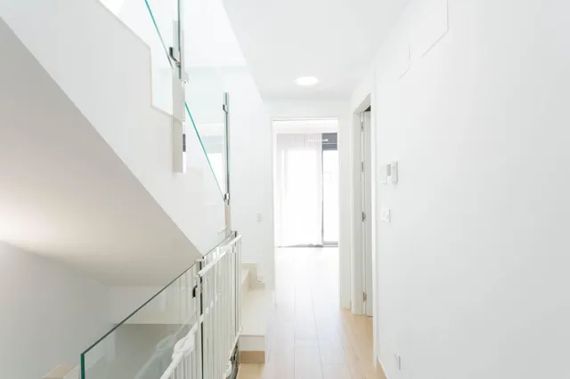 VIVIENDA ADOSADA A ESTRENAR — 15