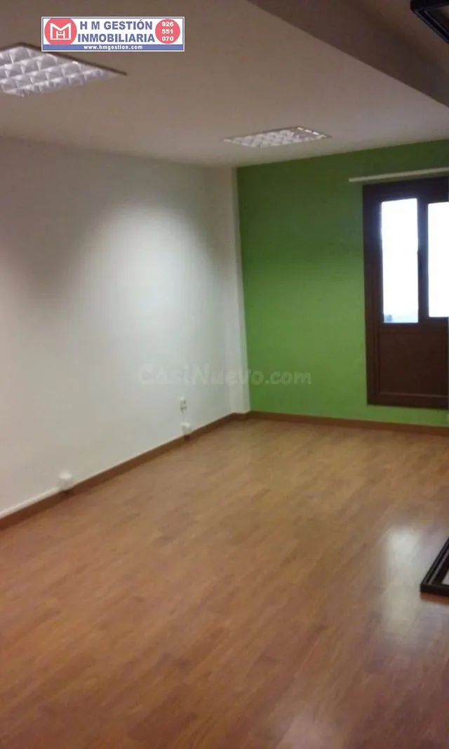 OFICINA A LA VENTA CON DOS DESPACHOS, SALA DE JUNTAS Y ASEOS