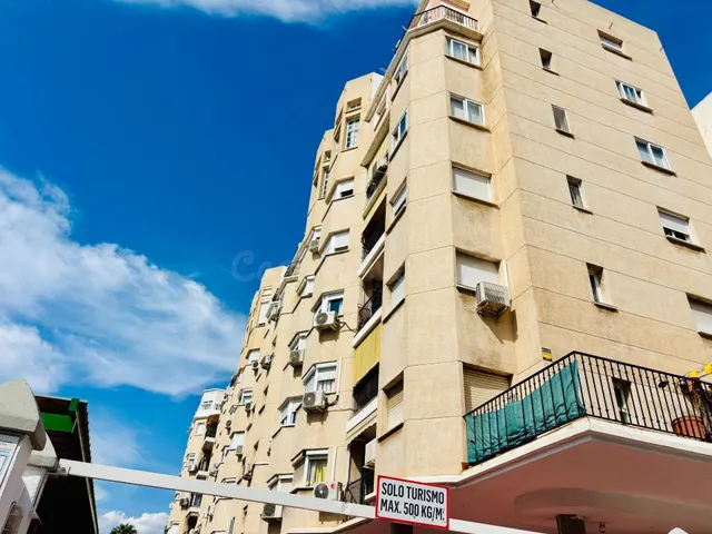 Amplio y luminoso  piso avda. isaac peral (carretera cadiz) — 2
