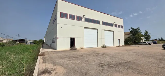 Gran oportunidad en Deltebre: Dos naves industriales con 696 - foto 3