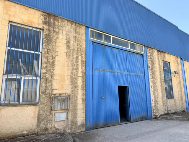 Nave industrial 180m² en venta - Dos Hermanas - foto 2