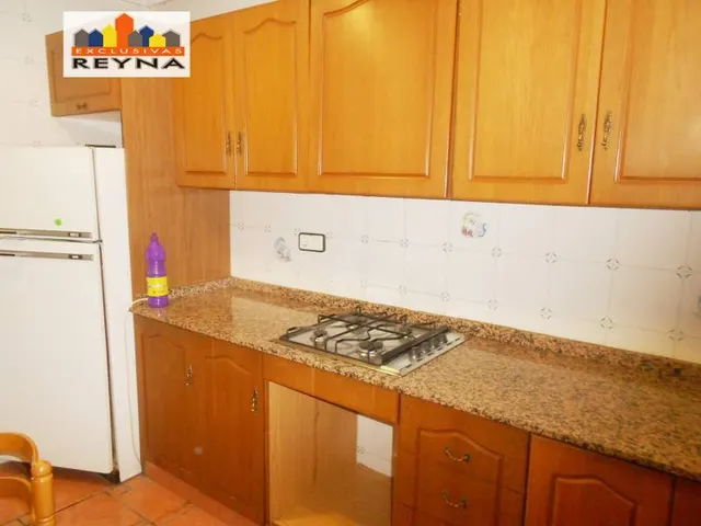VIVIENDA ENTRESUELO CON CUATRO DORMITORIOS — 2