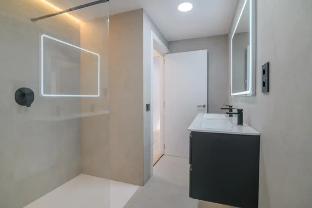 Piso de 3 habitaciones reformado al lado del Colegio Oms i de Prat. — 24