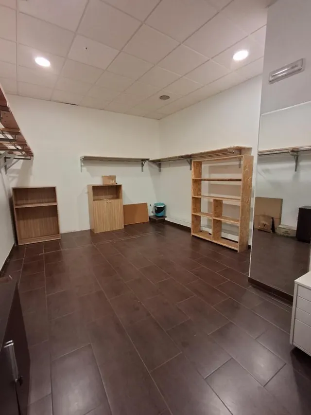Local comercial ideal en la Galería Cambre  | Espacio versátil y céntrico para tu negocio — 17