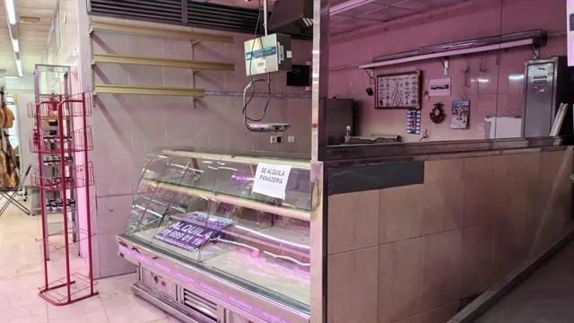 GESTION INMOBILIARIA VALAZANCA, alquila EXCELENTE LOCAL COMERCIAL PARA PESCADERIA. — 3