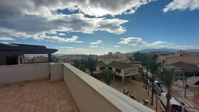 Piso de obra nueva de 3 dormitorios y 2 baños en Palomares.