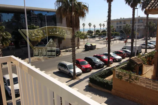 EXCLUSIVO CHALET ESQUINERO EN LA PATACONA — 28