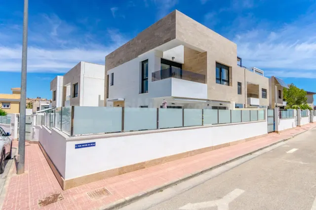 VILLA EN ORIHUELA COSTA (ALICANTE) 3 DORM. 3 BAÑOS. PIACINA  - foto 4