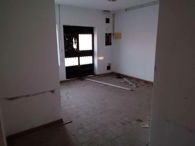 Amplia Nave Industrial en Algeciras - Oportunidad Única — 15