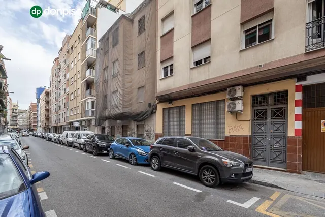 LOCAL COMERCIAL EN ARABIAL JUNTO HIPERCOR — 13
