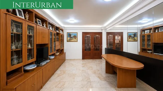 EXCLUSIVA - Amplia casa de pueblo con terraza, buhardilla y  - foto 2