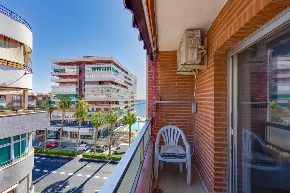 APARTAMENTO DE 2 DORMITORIOS 1 BAÑO EN TORREVIEJA ( ACEQUION )