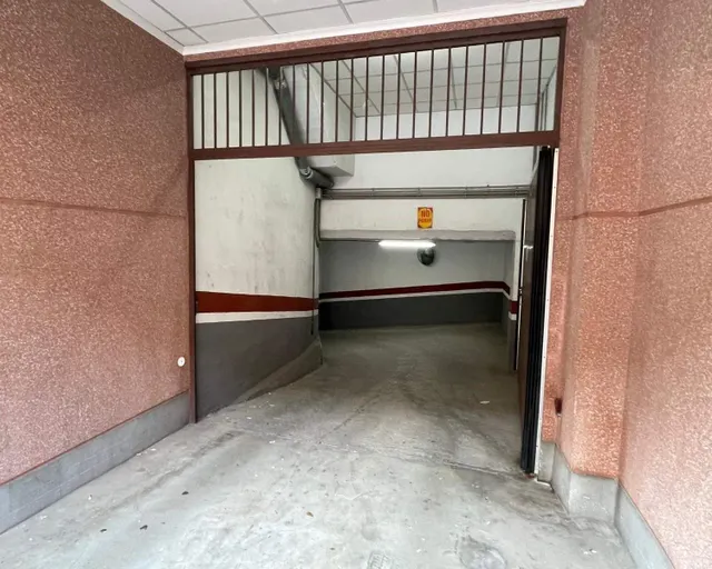 ¡DI ADIÓS A BUSCAR APARCAMIENTO! PLAZA DE GARAJE EN SECTOR V — 11