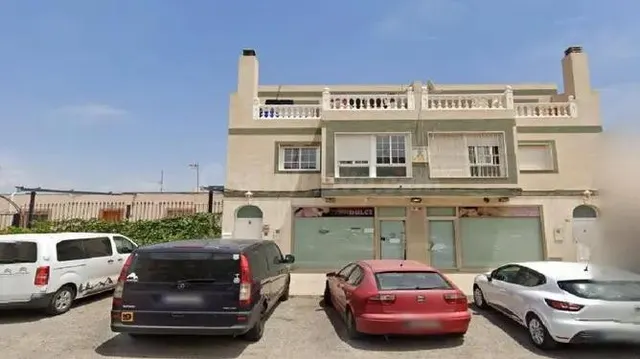 Chalet OCUPADO en venta en Almería