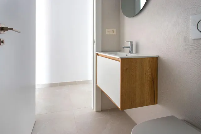 Apartamento moderno con vista lateral al mar, 2 dormitorios, 2 baños, piscina en el solárium con Vistas al Mar,  a unos 2 minutos a pie de la Playa del Cura — 23