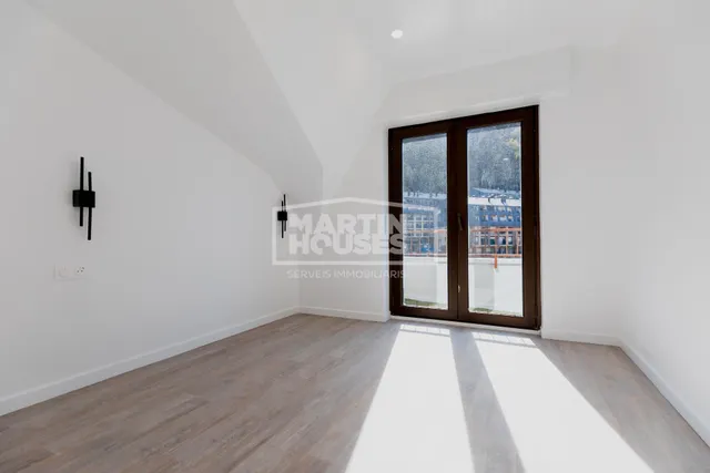 Ático reformado en pleno centro de la capital con terraza, vistas y parking doble — 19