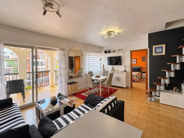 Apartamento con vistas al mar en venta en Torrevieja - foto 2