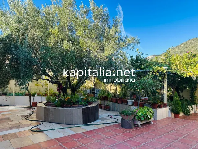 Amplia casa a la venta en Font de la Figuera (Valencia) — 12