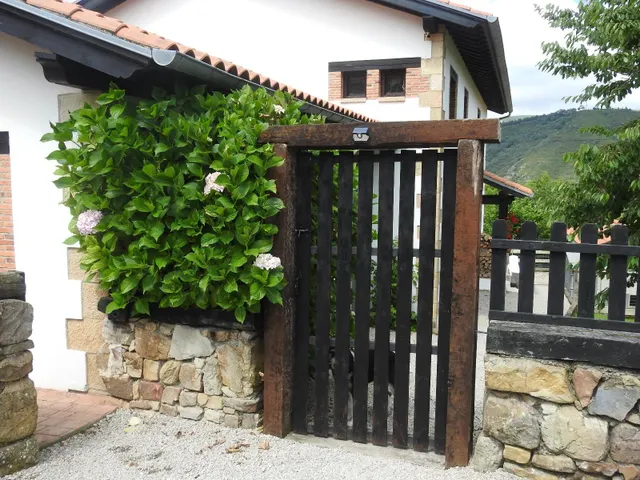 POSADA CON MUCHO ENCANTO EN CABUÉRNIGA.- — 6