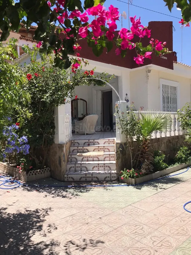 Chalet independiente con piscina y casa de invitados