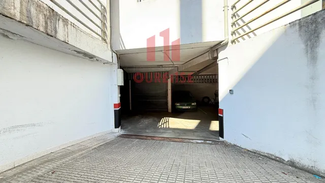 PLAZA DE GARAJE DOBLE CERRADA EN O COUTO. — 2