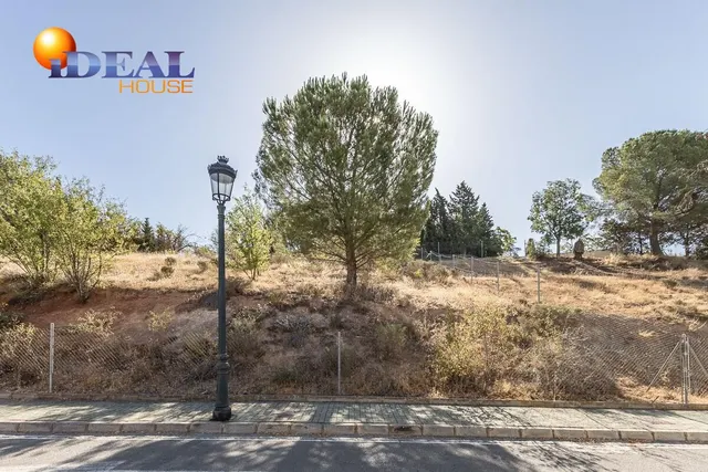 PARCELA 610 M2 EN CORTIJO DE LA LUZ, OTURA. — 2
