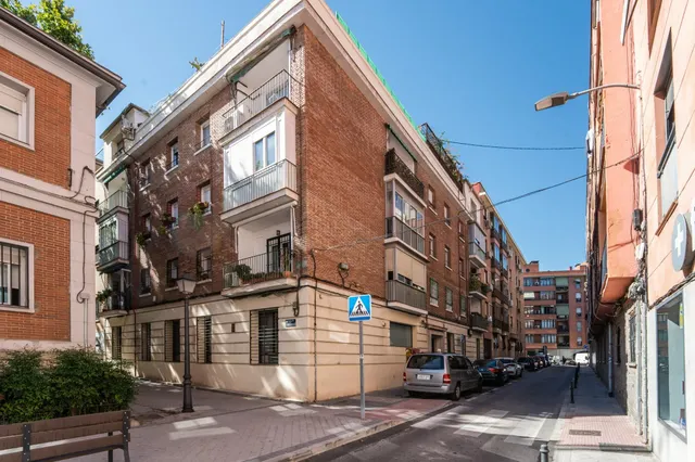 Piso exterior con terraza y mucha luz junto a marqués de vadillo — 30