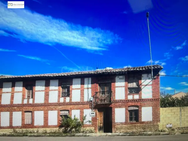 CASA EN VALDESOGO DE 220 M2 Y 790 M2 DE PARCELA, A 9 KM DE L
