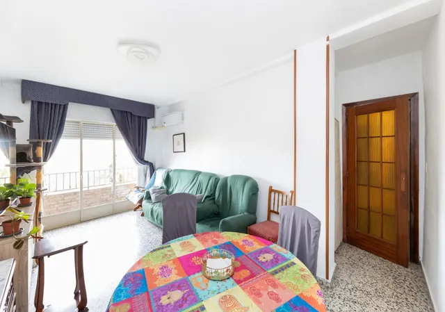En Venta Piso de 4 dormitorios con ascensor, ideal para reformar a tu gusto. — 26