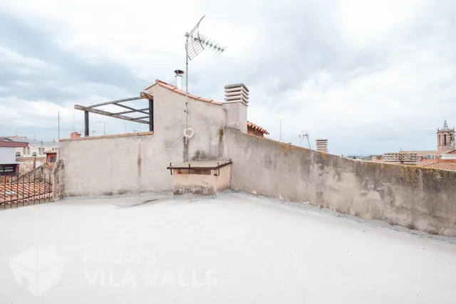 Casa para reformar con local en pleno centro de Caldes de Mo