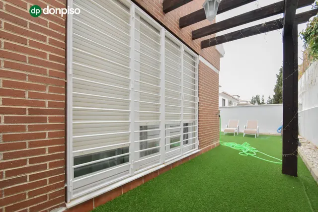 Unifamiliar pareada en rebites, con patio, solárium y garaje — 38