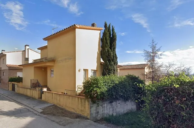 CASA UNIFAMILIAR CON GARAJE EN LA URBANIZACIÓN GRANJA DE MONTGRÍ — 7
