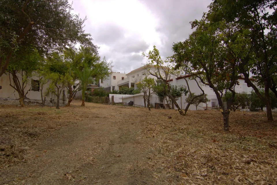 PARCELA DE 1576 METROS EDIFICABLE EN GUARO