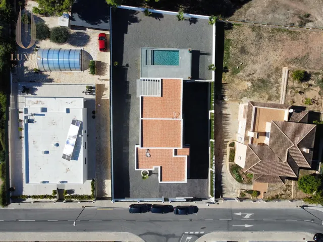 Villa en una sola planta con privacidad y bonitas vistas — 46
