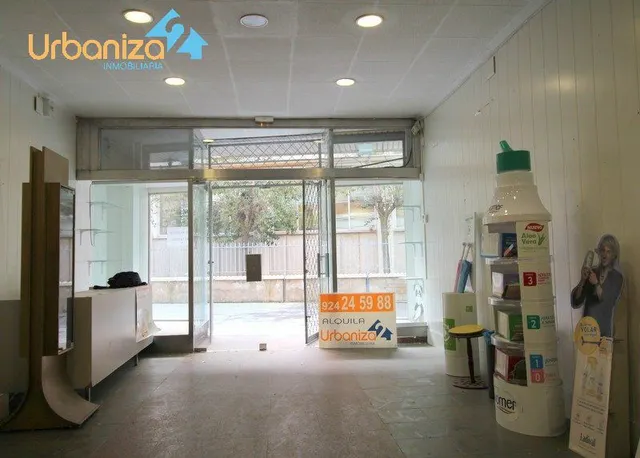 LOCAL COMERCIAL EN UNA DE LAS MEJORES  CALLES PEATONALES DE BADAJOZ . 206 m2  CON ESCAPARATES — 12