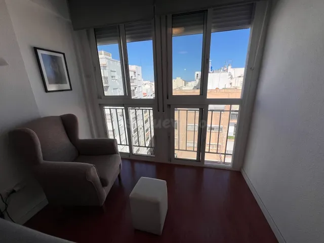 PISO TOTALMENTE REFORMADO EN PLENO CENTRO DE ALMERIA - foto 2