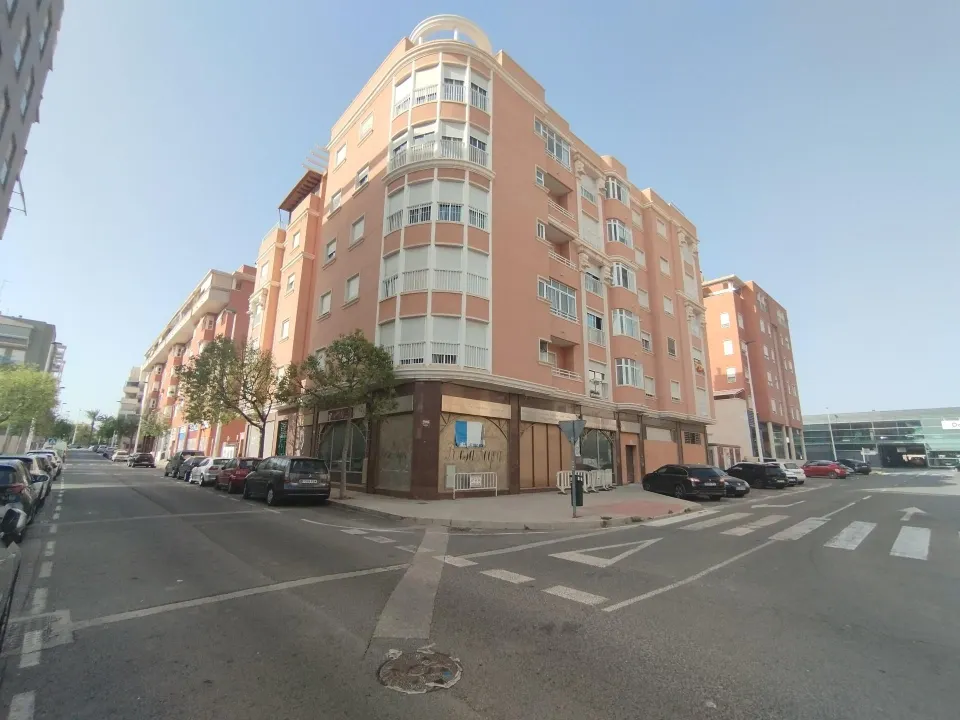 ALTABIX - LOCAL DE ESQUINA DE 547 M2