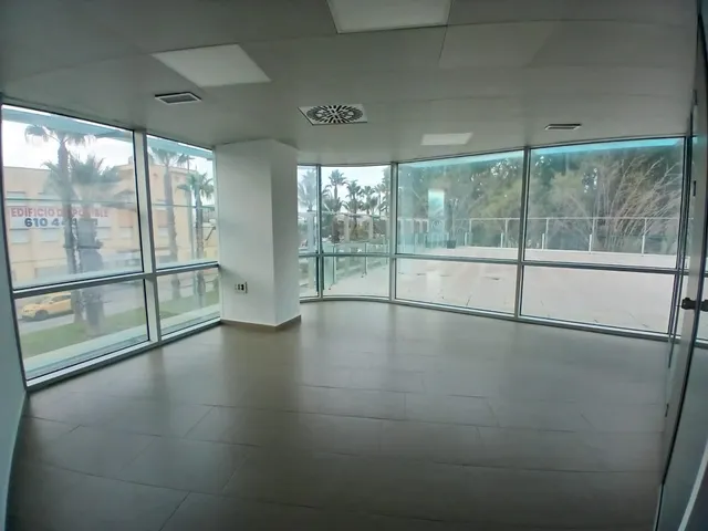 Oficina inspiradora con terraza en Murcia ciudad. — 8