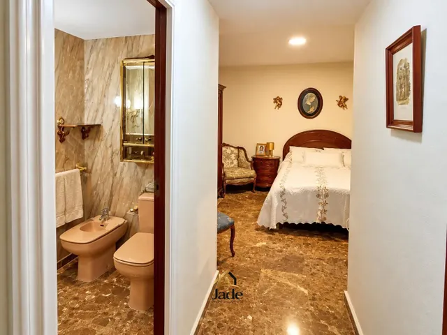AMPLIO PISO DE 4 DORMITORIOS JUNTO A LAS TENDILLAS, CON GARAJE EN EL MISMO EDIFICIO — 18